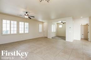 Gilbert house for rent - the living room and dining room are spacious and lighted by ceiling fans