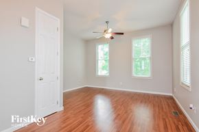 Saint Charles house for rent - A room with a wooden floor and a ceiling fan.