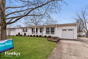Florissant house for rent - a white house with a lawn in front of it