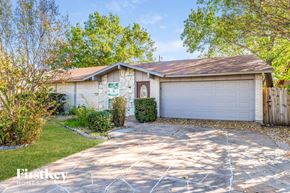 Irving house for rent - A house with a garage is for sale.