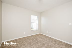 Davenport house for rent - a bedroom with carpet and a window