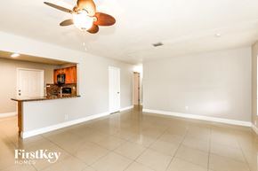 Fort Lauderdale house for rent - A spacious room with a ceiling fan and tiled flooring.