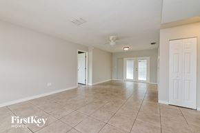 Bradenton house for rent - A spacious room with tile flooring and a ceiling fan.