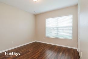Green Cove Springs house for rent - the upstairs bedroom with hardwood flooring and a large window