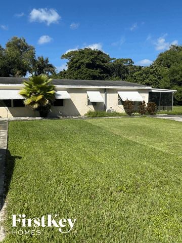 Palm Springs house for rent - 3907 Coconut Rd Palm Springs, FL 33461