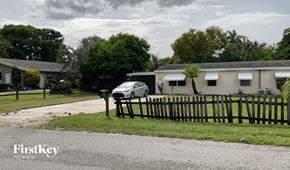 Palm Springs house for rent - 3907 Coconut Rd Palm Springs, FL 33461