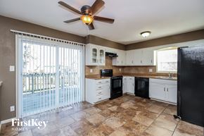 Lee's Summit house for rent - 3934 SW Linden Ct Lee's Summit, MO 64082
