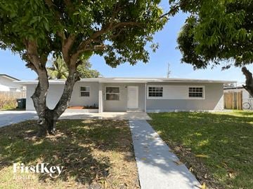 Miami Gardens house for rent - 3951 NW 173rd Ter Miami Gardens, FL 33055