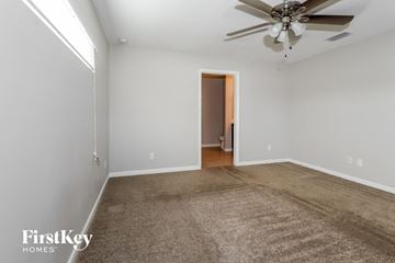 Port St. Lucie house for rent - a living room with a carpet and a ceiling fan