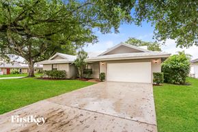 Coral Springs house for rent - A house with a driveway in front of it.