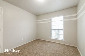 Garland house for rent - a bedroom with a window and carpeting