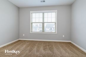 Gainesville house for rent - the second bedroom has carpet and a window