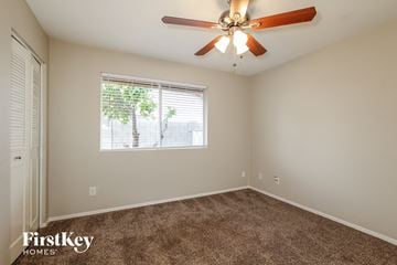 Phoenix house for rent - the spacious living room has carpet and a ceiling fan