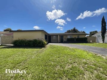 West Palm Beach house for rent - 4304 N Shore Dr West Palm Beach, FL 33407