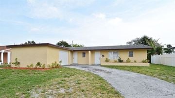 West Palm Beach house for rent - 4304 N Shore Dr West Palm Beach, FL 33407