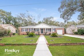North Charleston house for rent - A house with a white front yard and a brick wall.
