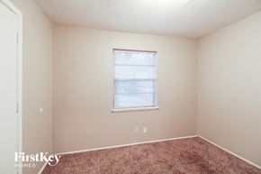 Houston house for rent - a bedroom with carpet and a window
