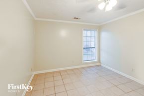 Memphis house for rent - the living room is clean and ready to use