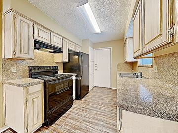 Fort Worth house for rent - a kitchen with a stove and a refrigerator