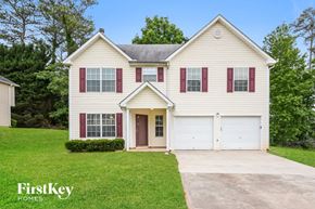 Ellenwood house for rent - a white house with red shutters and a driveway
