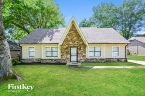 Memphis house for rent - A house with a stone facade and a large front yard.
