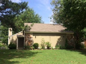 Memphis house for rent - a house with a lawn and trees in front of it