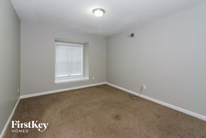 Memphis house for rent - a bedroom with a carpeted floor and a window