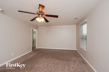 Pinson house for rent - the spacious living room with ceiling fan and carpet