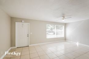 Plantation house for rent - the living room is clean and ready to use
