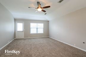 Kingwood house for rent - the master bedroom is spacious and has a ceiling fan