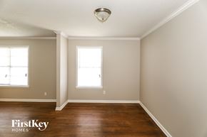 Memphis house for rent - A room with wooden floors and two windows.