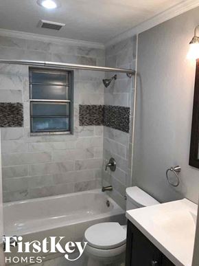Kansas City house for rent - 4800 N Wallace Kansas City, MO 64119