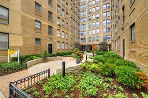 Chicago apartment for rent - the preserve at cardinal courts apartments courtyard with brick buildings