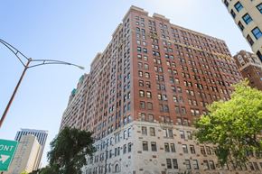 Chicago apartment for rent - a tall building in a city with a street light