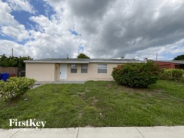 Plantation house for rent - 4951 SW 16th St Plantation, FL 33317