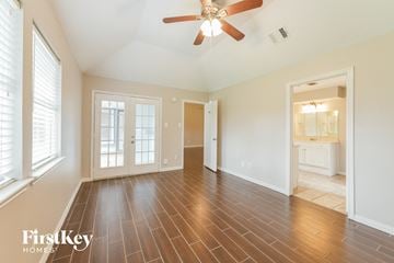Spring house for rent - the living room with wood flooring and a ceiling fan