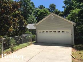Gainesville house for rent - A two-car garage is situated in a residential area.