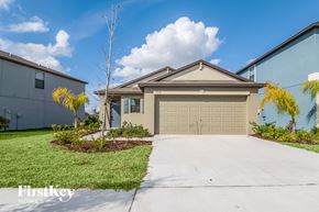 Wimauma house for rent - A house with a garage is for sale.