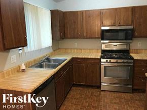 Stone Mountain house for rent - 5102 Galbraith Circle Stone Mountain, GA 30088