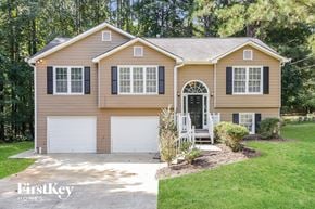Dallas house for rent - a tan house with a white garage door