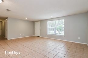 Zephyrhills house for rent - the living room is clean and ready to use