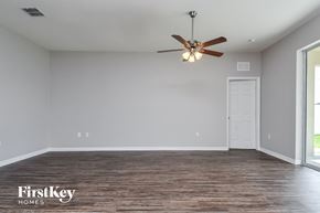 Lakeland house for rent - the living room of an empty house with a ceiling fan