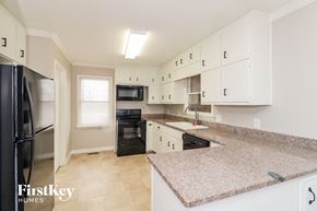 Gainesville house for rent - 5531 Concord Circle Gainesville, GA 30507