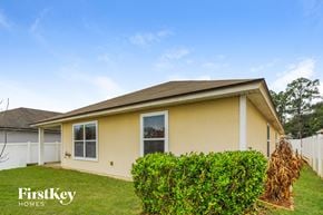 Jacksonville house for rent - A house with a yellow exterior and a brown roof is for sale.