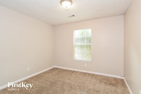 Atlanta house for rent - a spacious room with carpet and a window