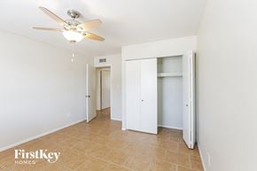 Tempe house for rent - a bedroom with a ceiling fan and a closet