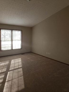 Galloway house for rent - an empty living room with a window