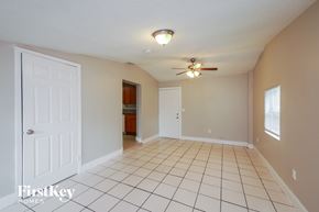 Hollywood house for rent - A room with a ceiling fan and tile flooring.