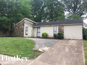 Memphis house for rent - a brick and with a driveway and grass