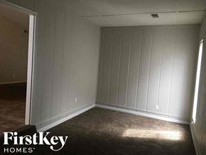 Memphis house for rent - a living room with white walls and a carpet